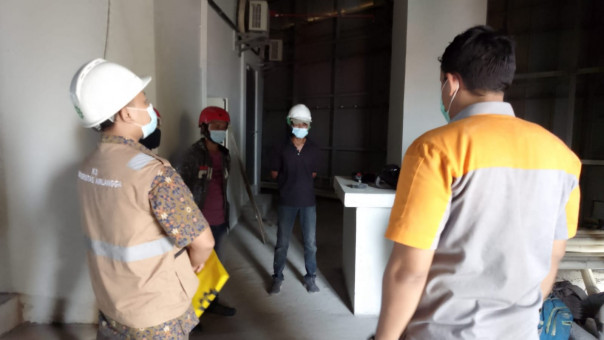 Pembersihan Fasad Kaca dan ACP di Gedung ASEEC Tower