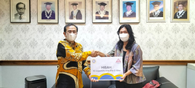 Hibah Sepeda Listrik, Dukung UNAIR Sebagai Green Campus